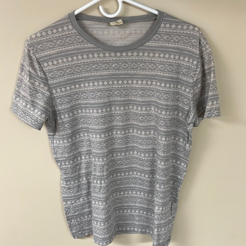 Hollister California S small grey graphic tee men 904142859 good as new